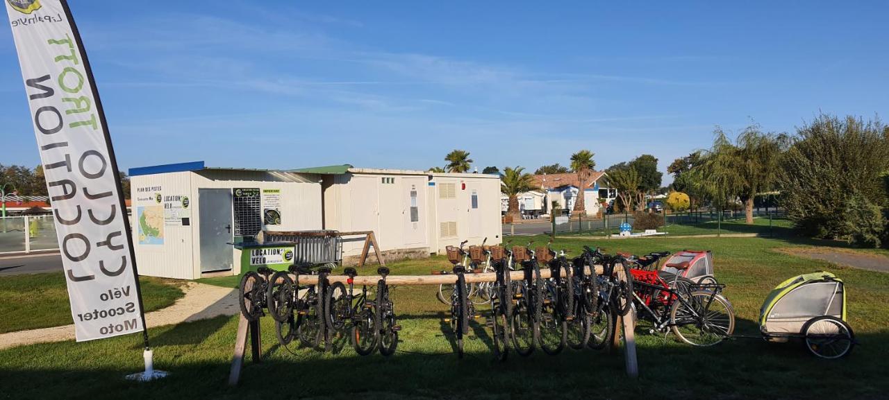 Mobilhome 2Ch Climatise-Terrasse Fermee-4 Velos-Camping 4 Etoiles Les Charmettes Ле-Мат Екстер'єр фото